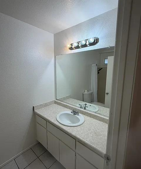 804 Niles Ct — Photo 16