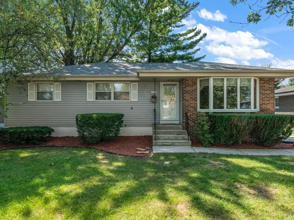 516 Aspen Dr, Dyer, IN 46311