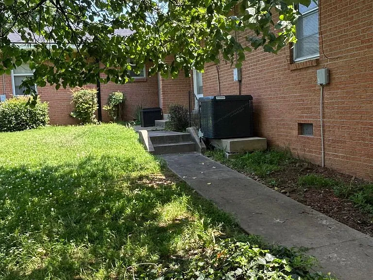1604 S 25th St — Photo 25