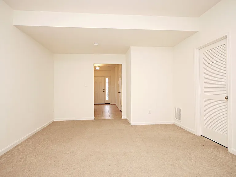 1557 Montessori Ter — Photo 4