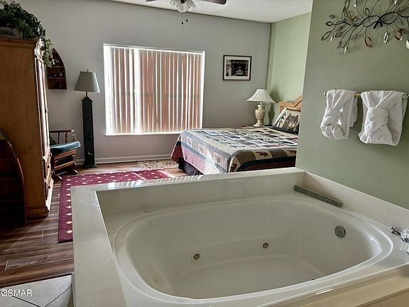 3rd image of 205 Ogle Dr #433