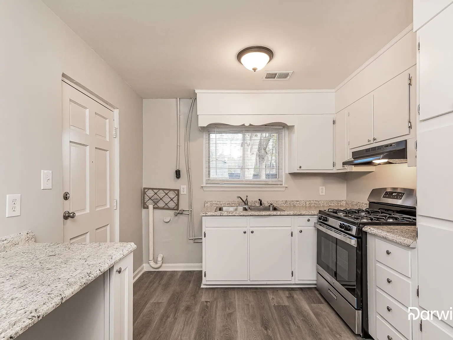 2 bed, 1.0 bath, 1060 sqft, $1,645 — Photo 4