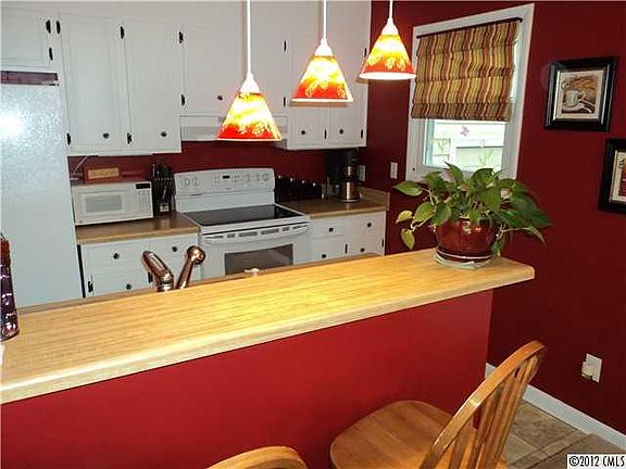 4th image of 1018 Surry Ln #914C