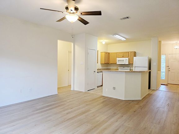 4th image of 7549 Lazy Spur Blvd