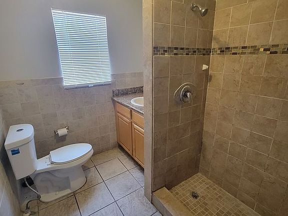 5th image of 1700 W Cherry St