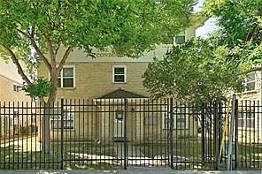 1st image of 3009 Speedway APT 3