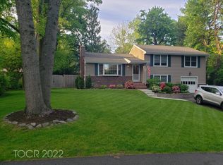 10 Lenape Rd, Park Ridge, NJ 07656