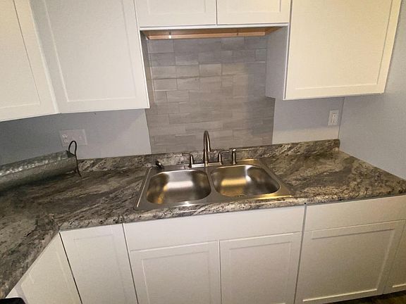 3rd image of 2775 Benton St