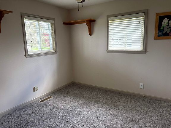 5th image of 8107 Linden Rd