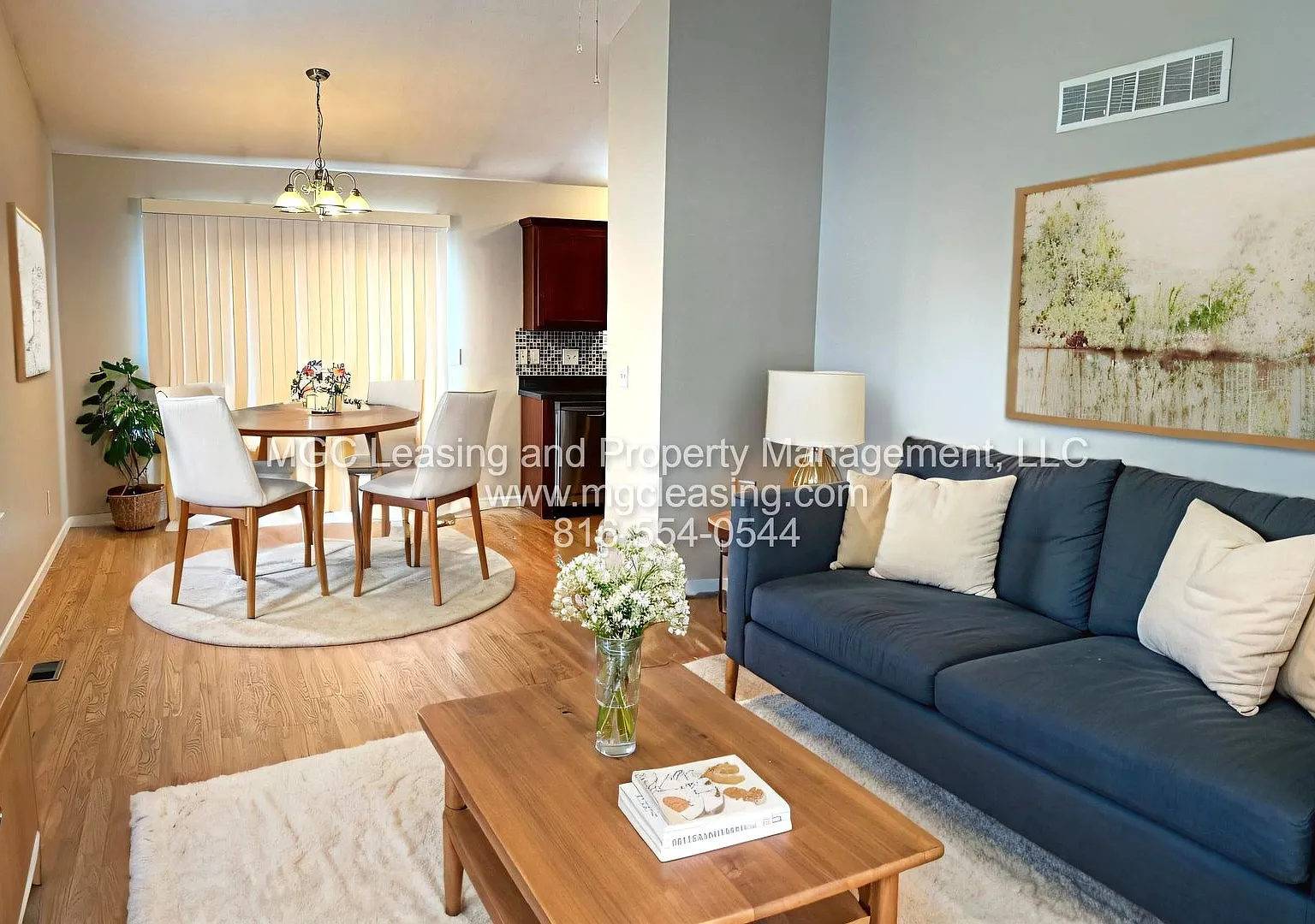 8426 N Ava Ave — Photo 2