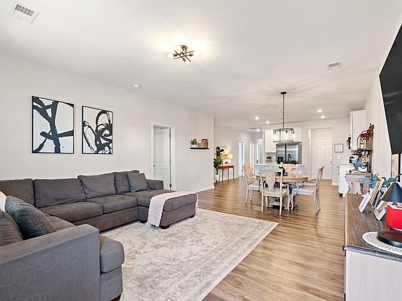 5th image of 535 Pollyanna Dr
