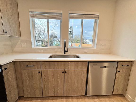 4th image of 5734 NE 10th Ave #C