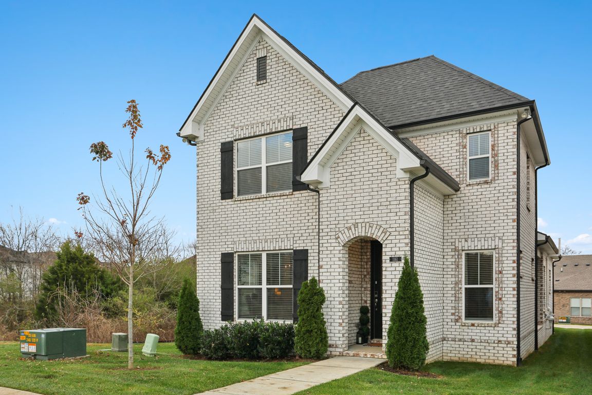 Kennesaw Blvd-S2711-002.jpg