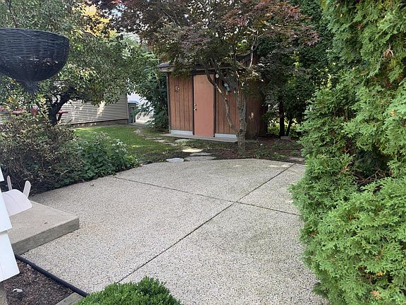 4th image of 1613 E Pryor AVENUE