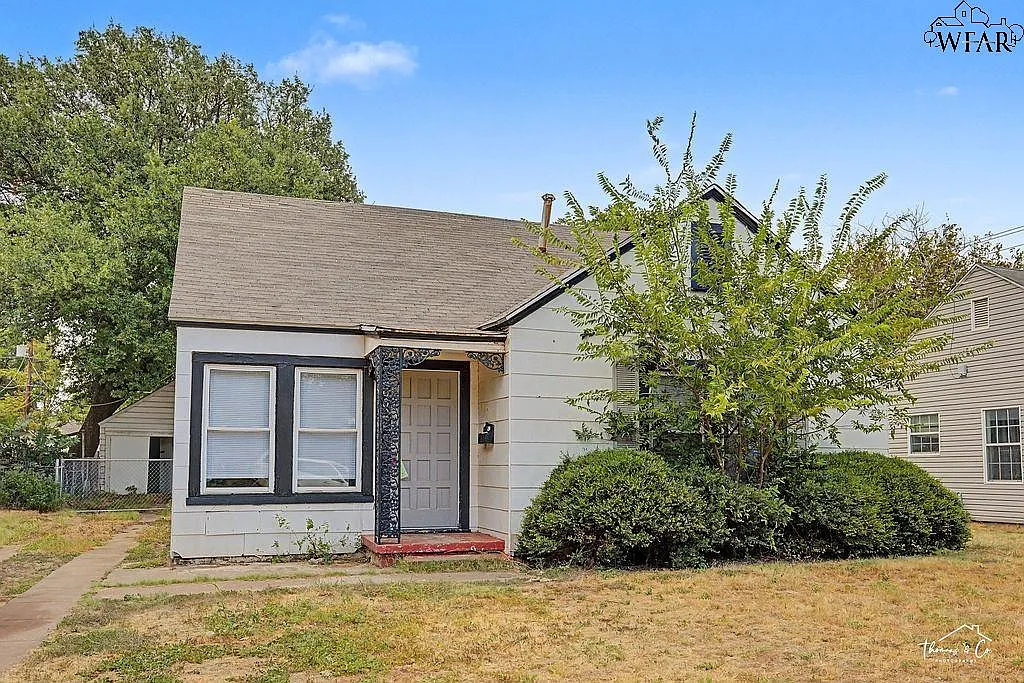 2 bed, 1.0 bath, 1060 sqft, $1,095 — Photo 2