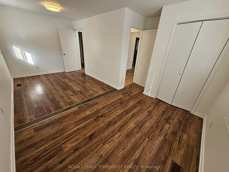 557 Lawrence Ave W — Photo 23
