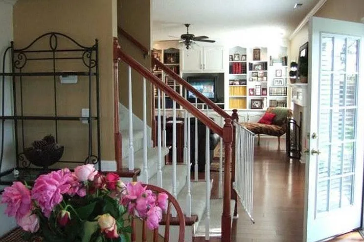 480 Sussex Dr SW — Photo 1