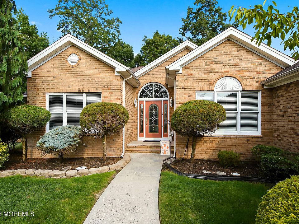 1st image of 13 Laurel Lane