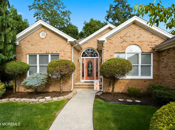 13 Laurel Lane, Bayville, NJ 08721