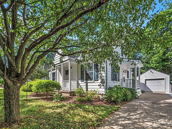 3rd image of 1308 Collegewood Dr