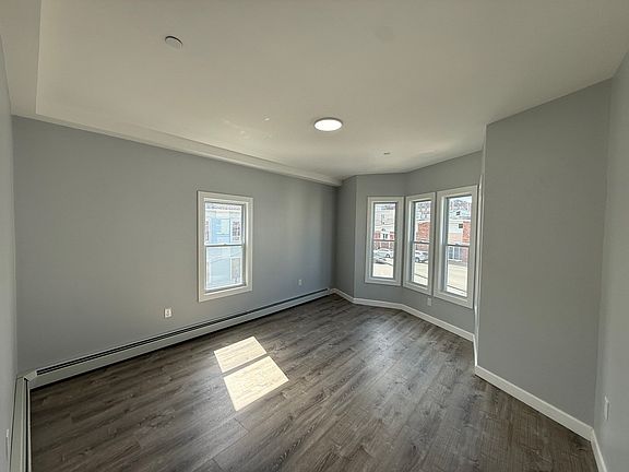 2nd image of 126 Cross St #2