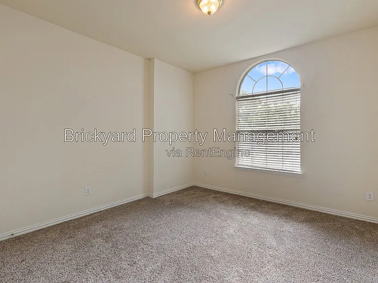 4409 Mitchell Ln — Photo 15