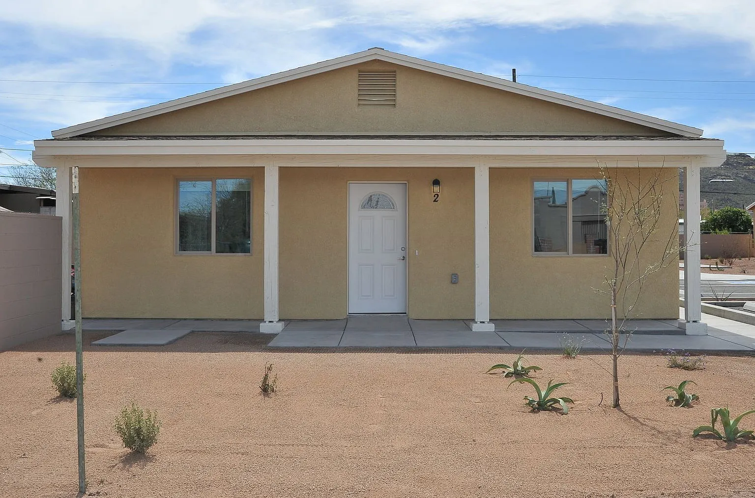 3 bed, 2.0 bath, 1304 sqft, $1,317 — Photo 1