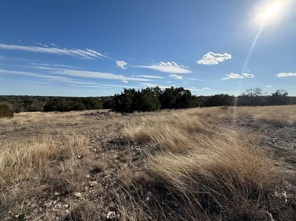 80 Pinnacle Dr, Fredericksburg, TX 78624