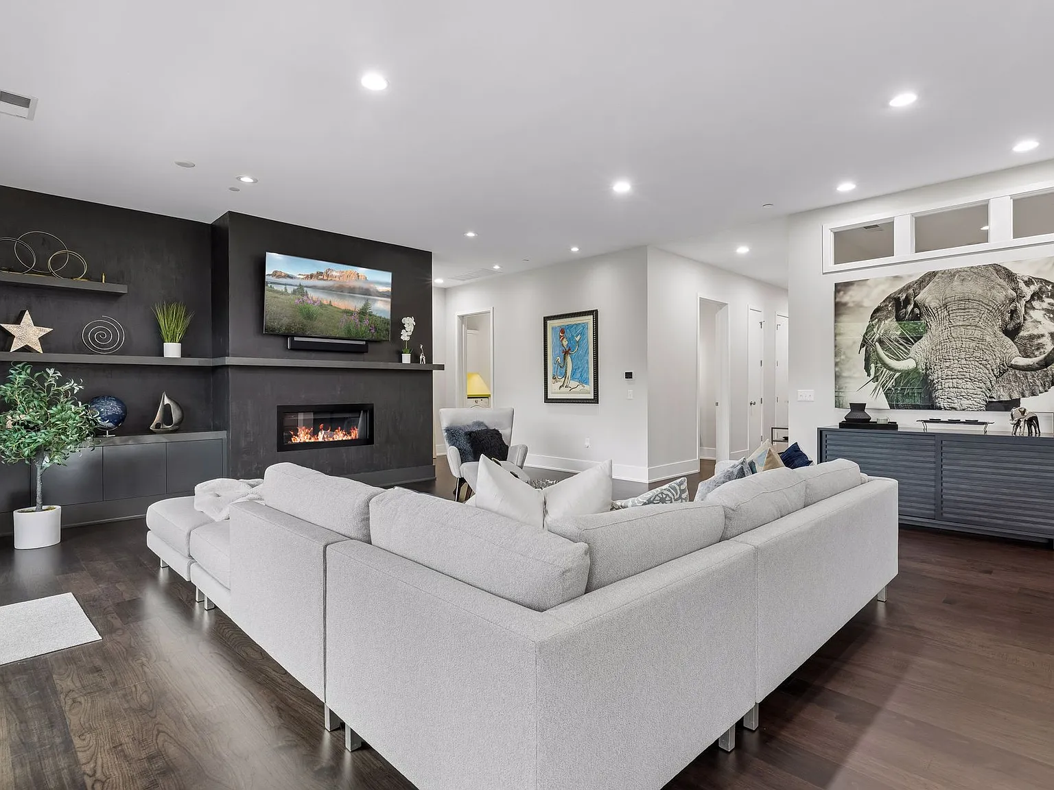 2 bed, 2.5 bath, 2252 sqft, $8,500 — Photo 3