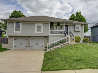 501 SW Whitestone Dr, Grain Valley, MO 64029