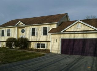 4 Canamak Ln W, Grand Isle, VT 05458