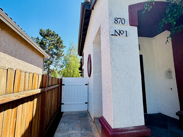 Private entrance!