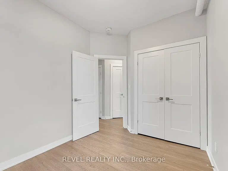 657 Barton St E #302 — Photo 26
