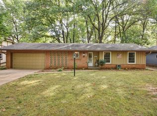 834 S Devonshire Dr, Springfield, MO 65802