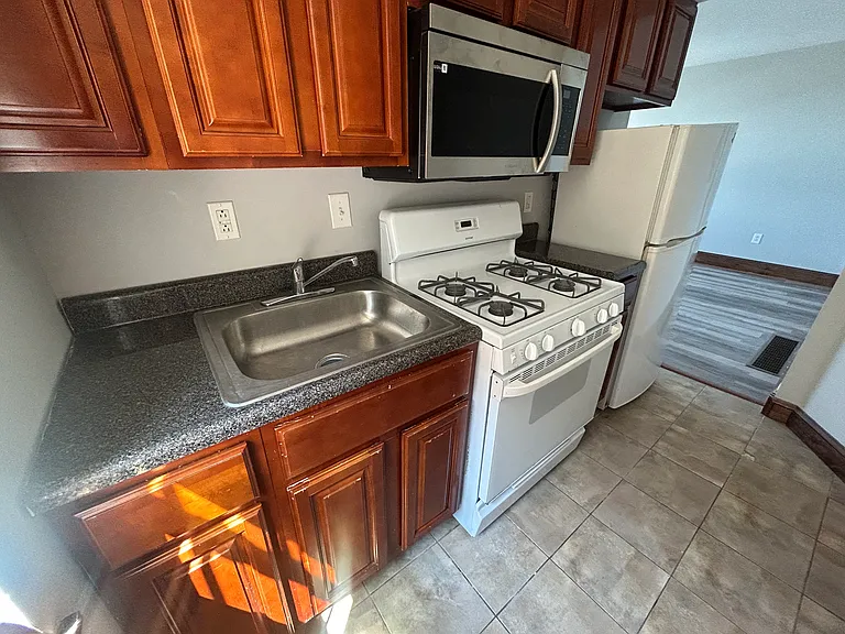 5101-21 Walnut St #A303 — Photo 7