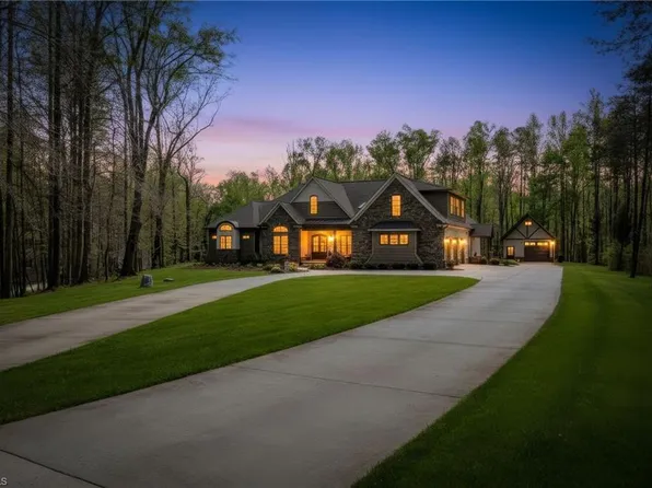 7297 Lees Ridge Rd, Oak Ridge, NC 27310