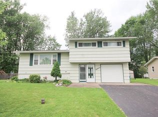 18 Lyndale Ct, East Syracuse, NY 13057