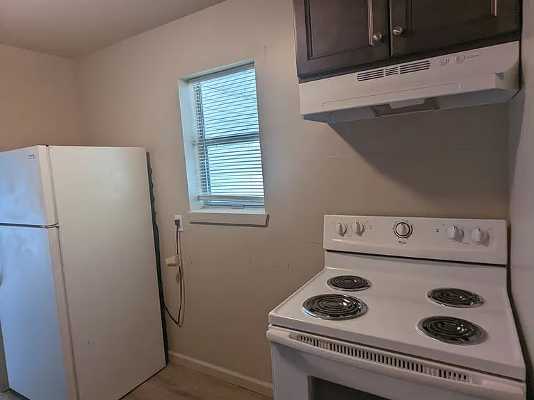2908 Lawnridge Ct #B — Photo 8