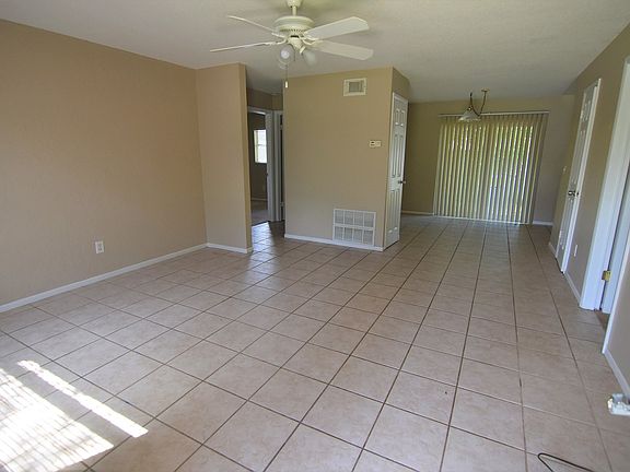 2nd image of 423 Longwood Cir