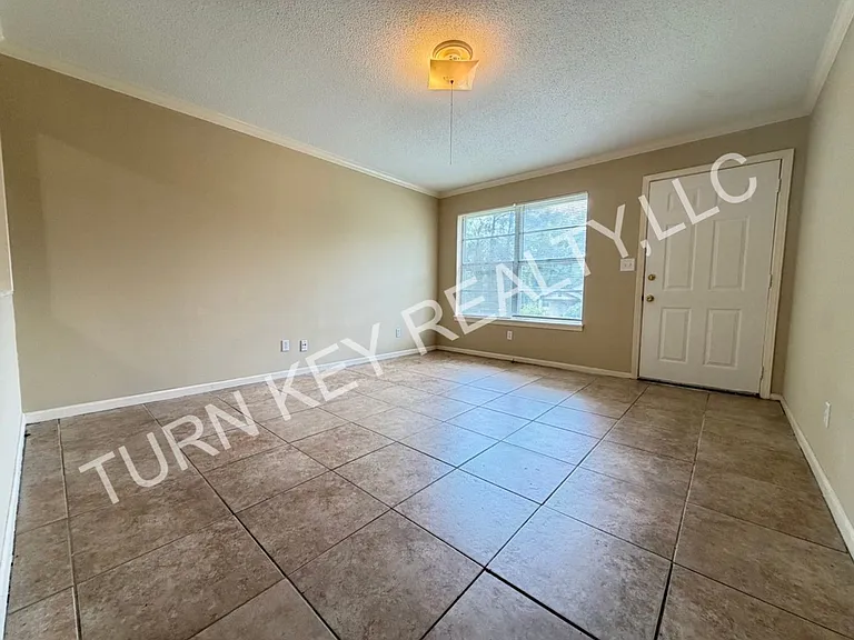 127 Avalon Ave — Photo 2