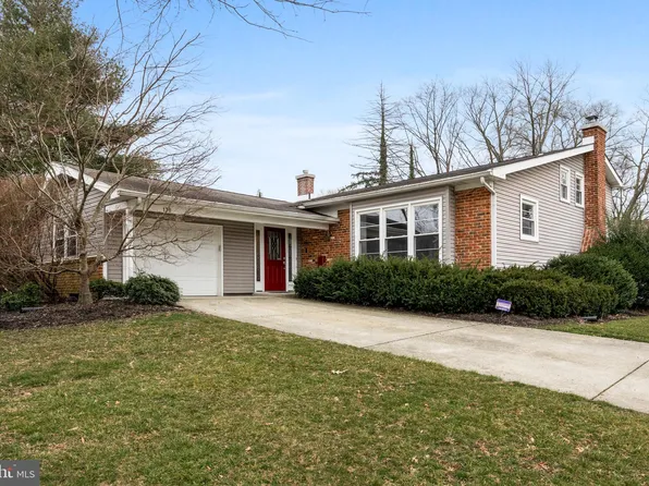 138 E Saint Andrews Dr, Mount Laurel, NJ 08054