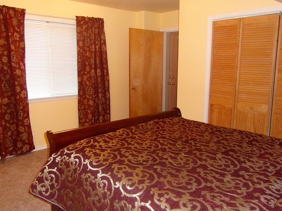 Bedroom with view with window