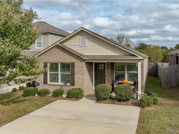 12343 Waterbury Dr, Moundville, AL 35474