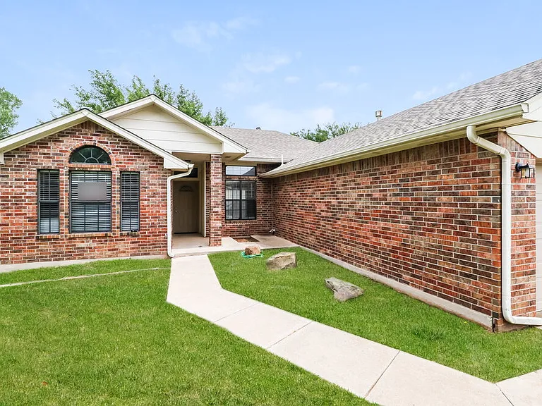 324 Marrgate Dr — Photo 3
