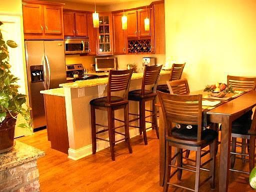 2nd image of 1410 W Argyle St APT 1