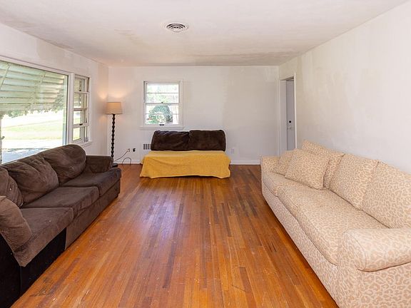4th image of 218 Witmer Ave