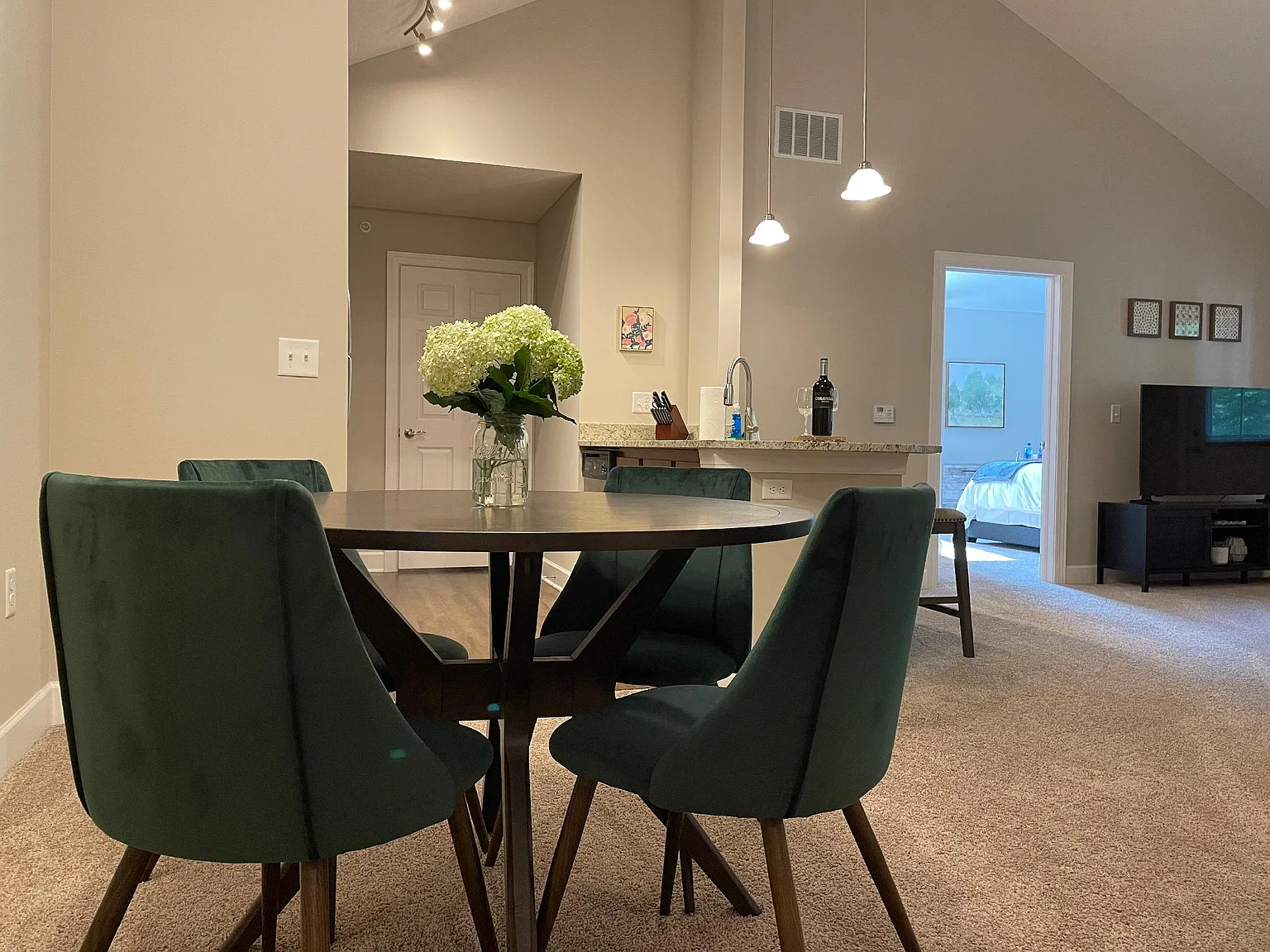 2 bed, $5,370 — Photo 2
