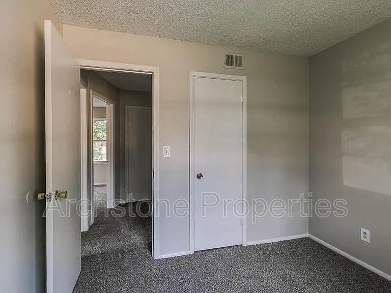 2305 Mustang St — Photo 29