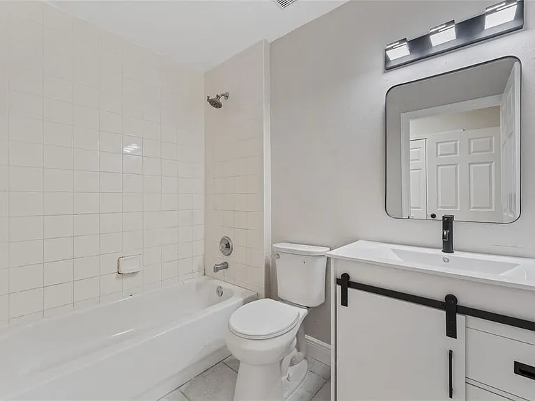 1440 Michigan Ave — Photo 11