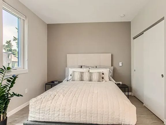 3rd image of 3755 N Williams Ave #305